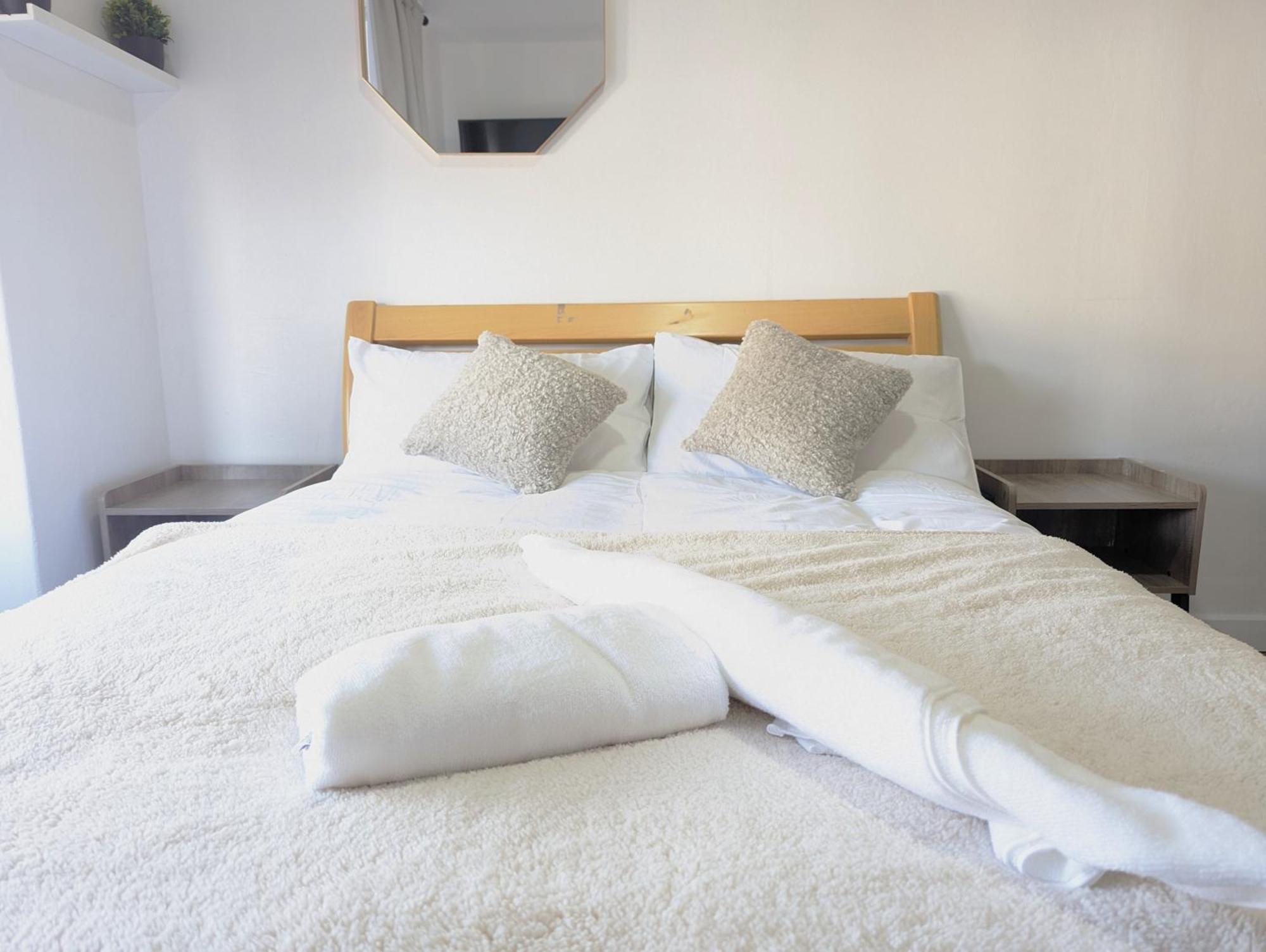 Inner-City Apartments - Basic Amenites คาร์ดิฟฟ์ ภายนอก รูปภาพ