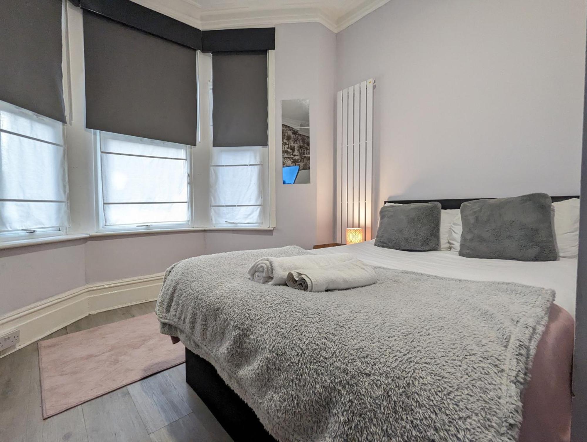 Inner-City Apartments - Basic Amenites คาร์ดิฟฟ์ ภายนอก รูปภาพ