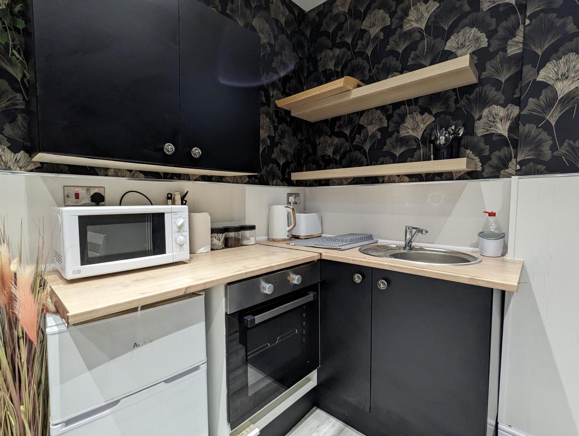 Inner-City Apartments - Basic Amenites คาร์ดิฟฟ์ ภายนอก รูปภาพ