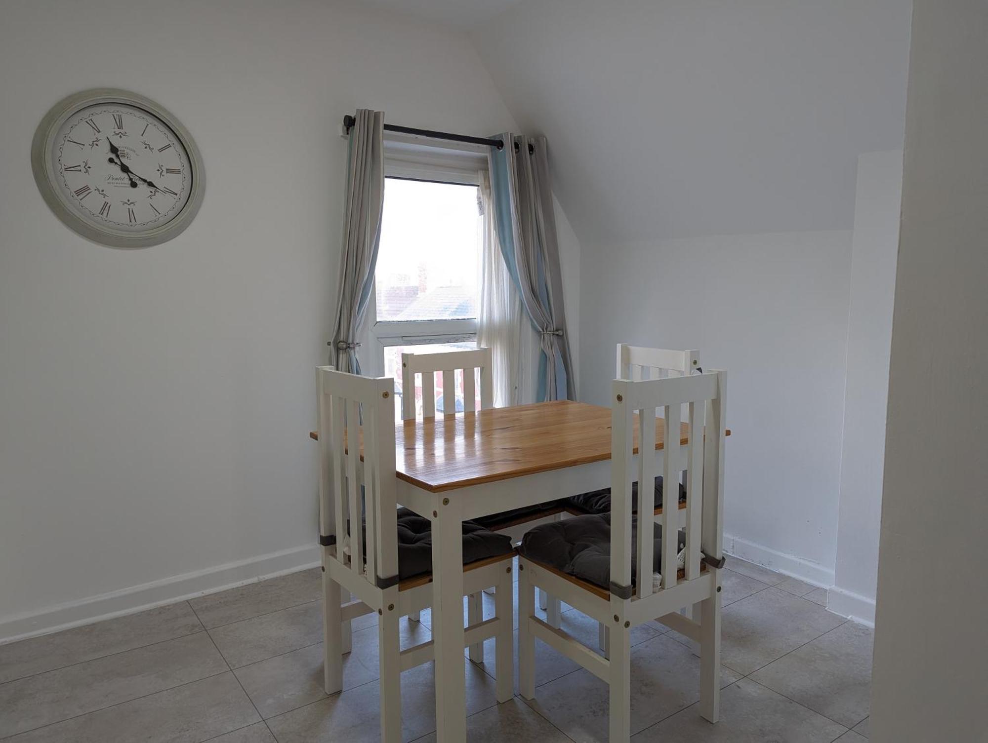 Inner-City Apartments - Basic Amenites คาร์ดิฟฟ์ ภายนอก รูปภาพ