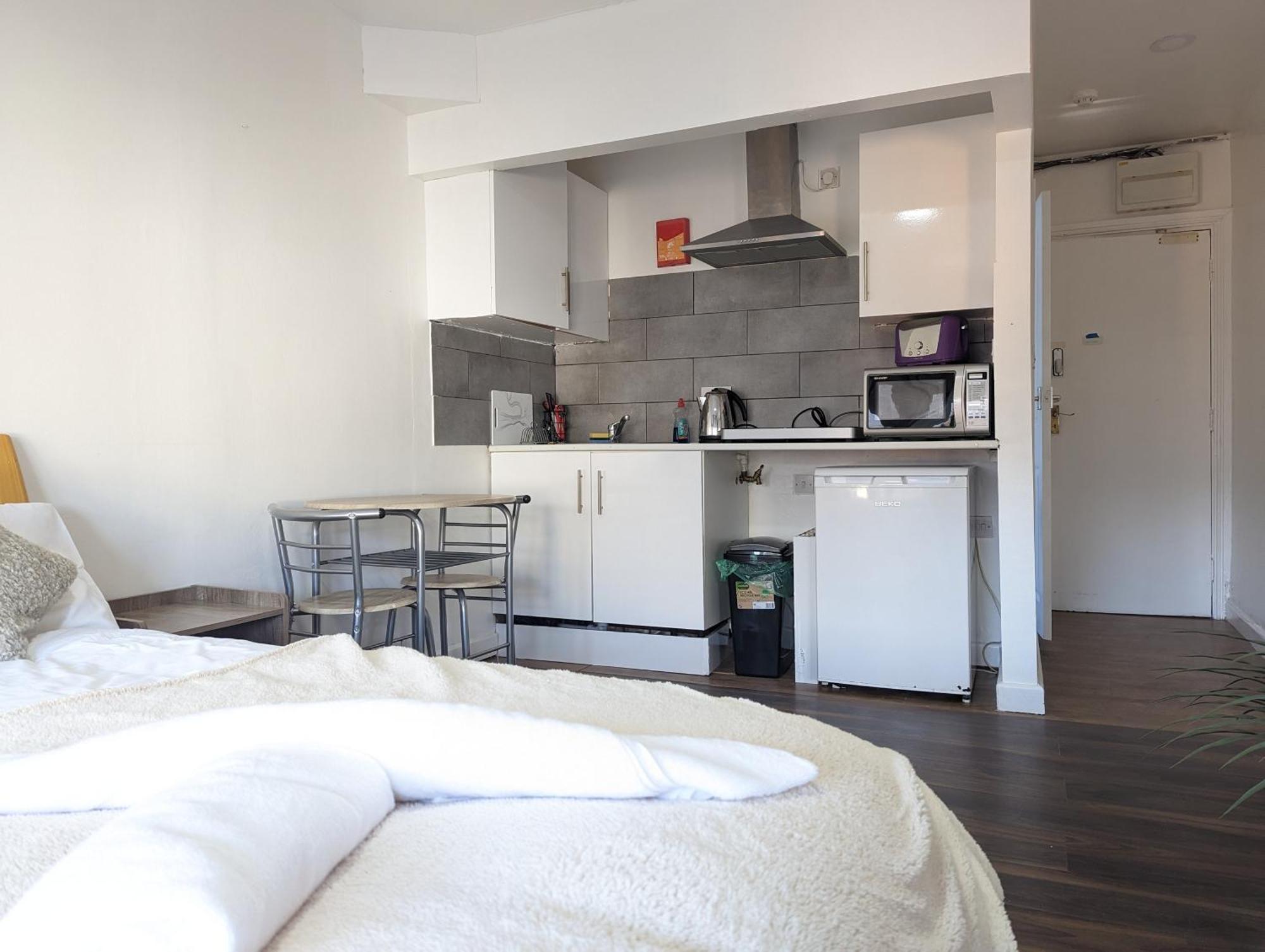 Inner-City Apartments - Basic Amenites คาร์ดิฟฟ์ ภายนอก รูปภาพ