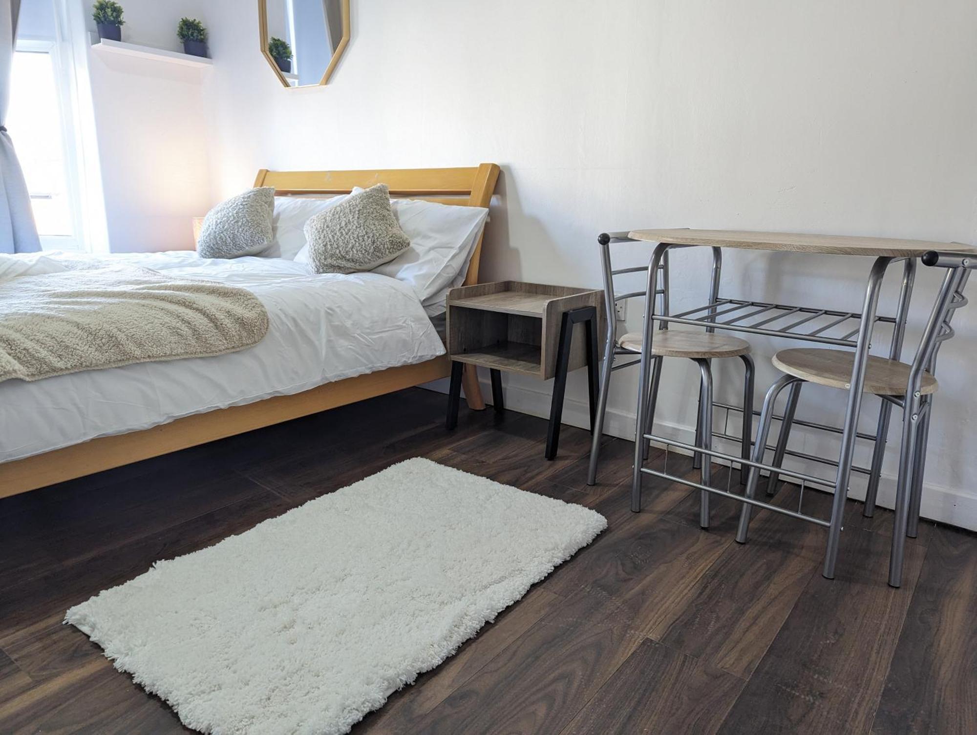 Inner-City Apartments - Basic Amenites คาร์ดิฟฟ์ ภายนอก รูปภาพ