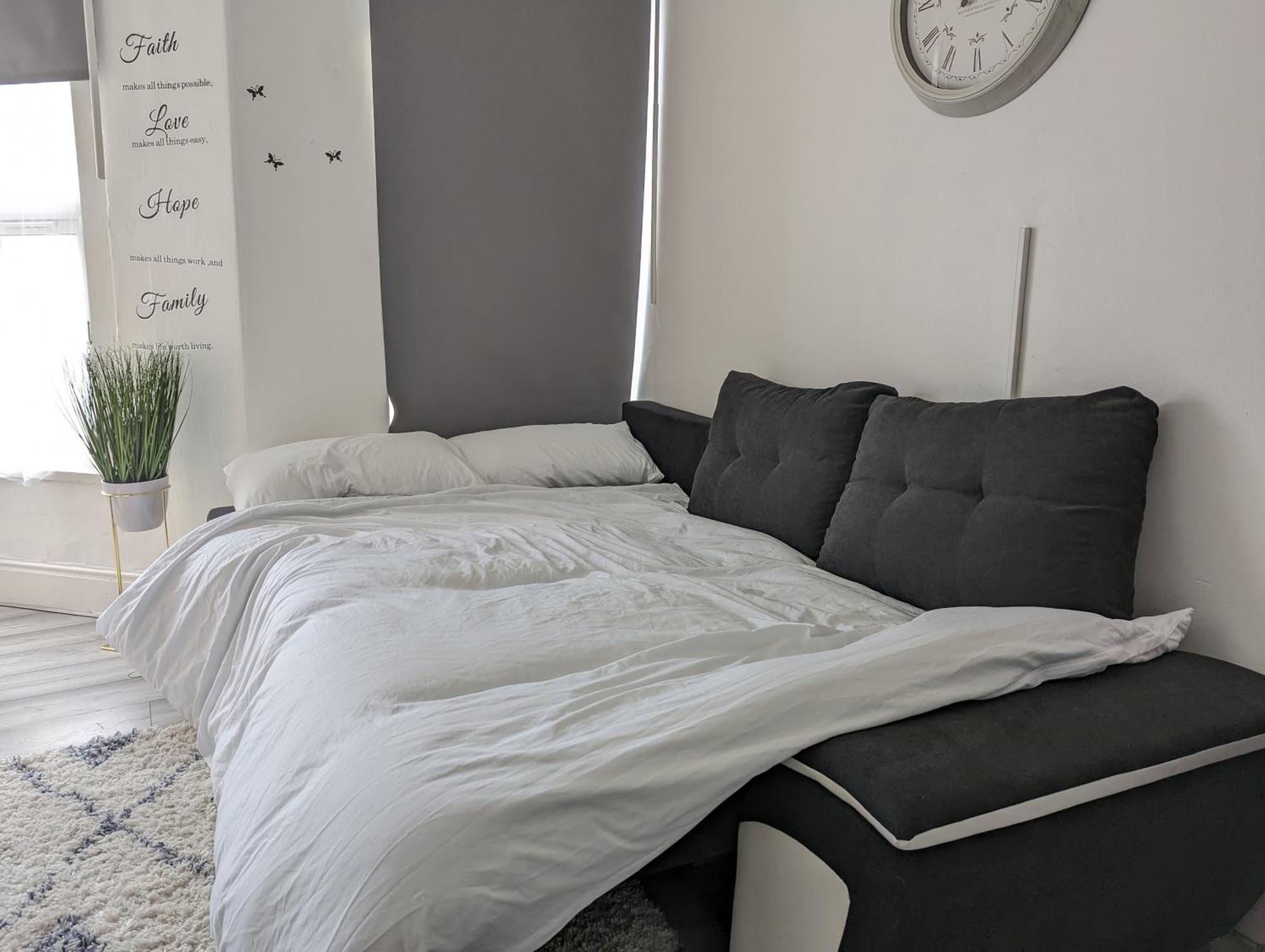 Inner-City Apartments - Basic Amenites คาร์ดิฟฟ์ ภายนอก รูปภาพ
