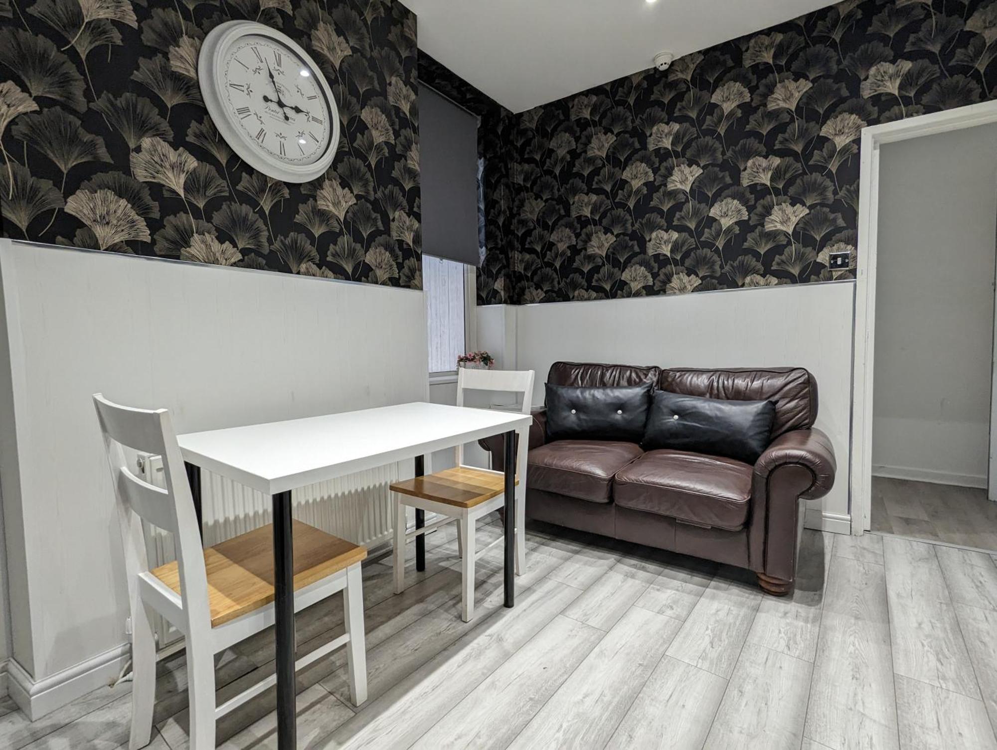 Inner-City Apartments - Basic Amenites คาร์ดิฟฟ์ ภายนอก รูปภาพ