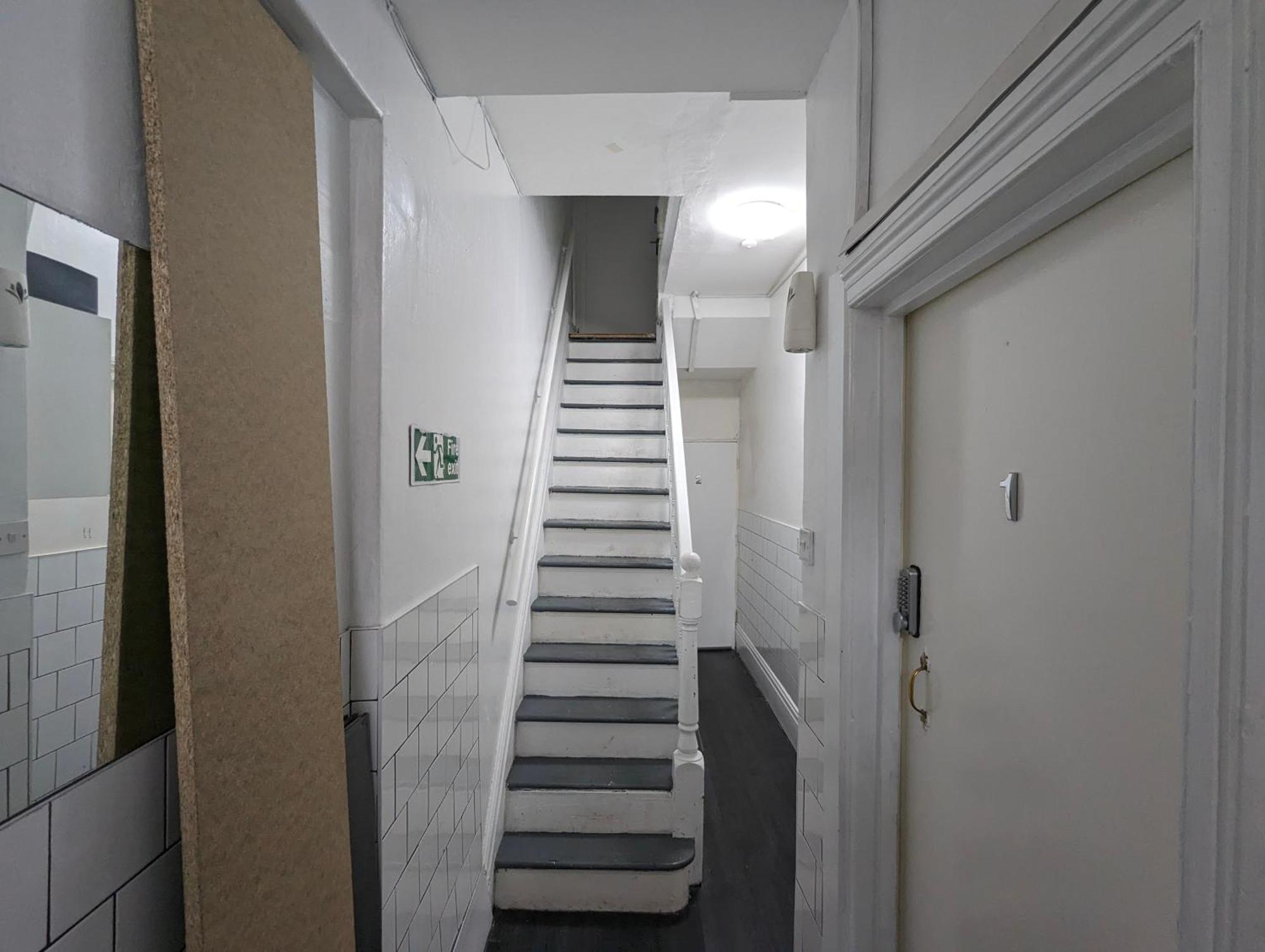 Inner-City Apartments - Basic Amenites คาร์ดิฟฟ์ ภายนอก รูปภาพ